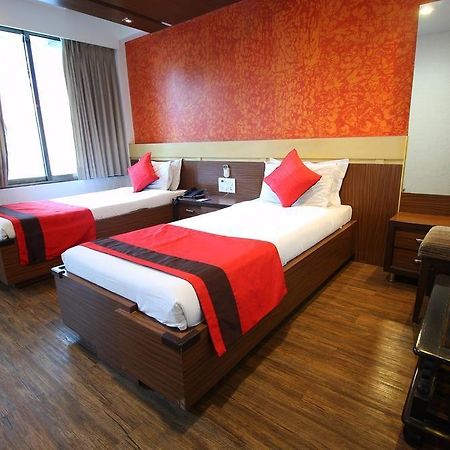 Hotel Oyo Premium Law Garden C G Road Ahmadábád Exteriér fotografie