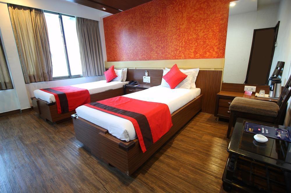 Hotel Oyo Premium Law Garden C G Road Ahmadábád Exteriér fotografie