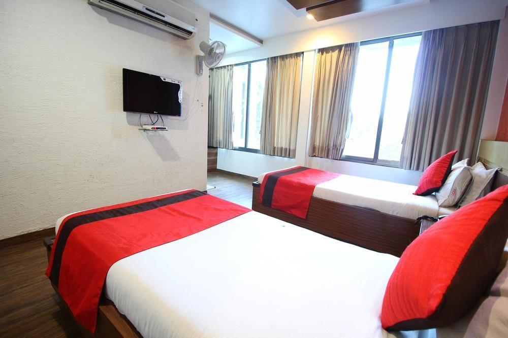 Hotel Oyo Premium Law Garden C G Road Ahmadábád Exteriér fotografie