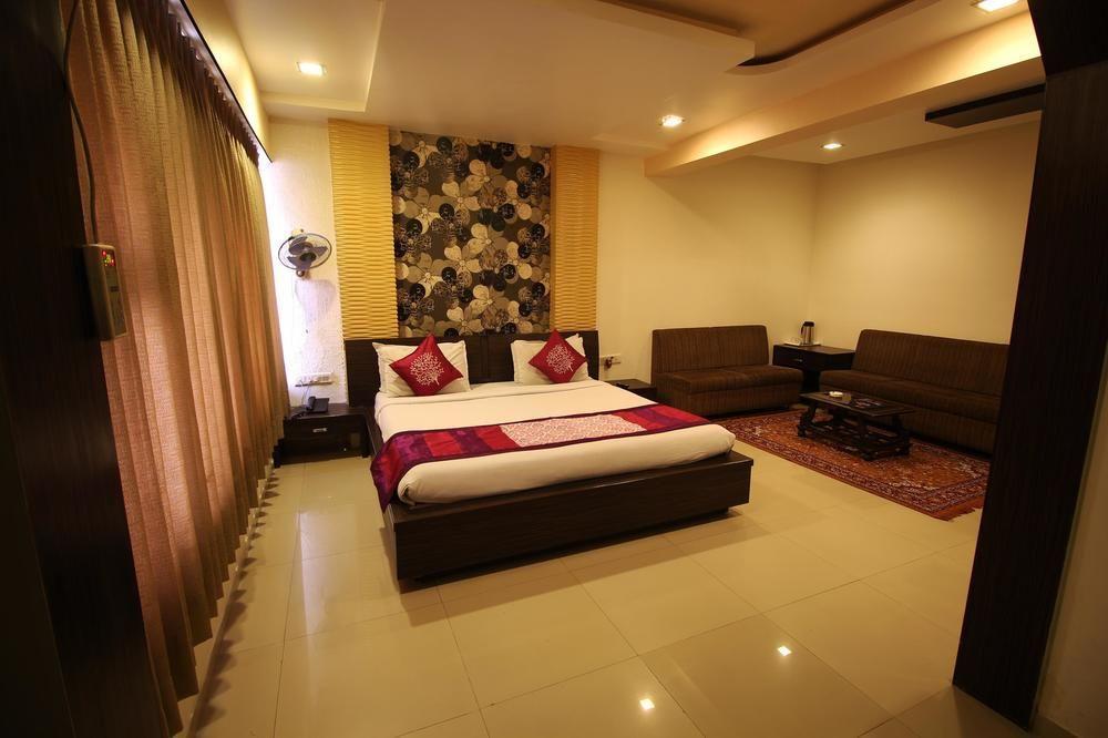 Hotel Oyo Premium Law Garden C G Road Ahmadábád Exteriér fotografie